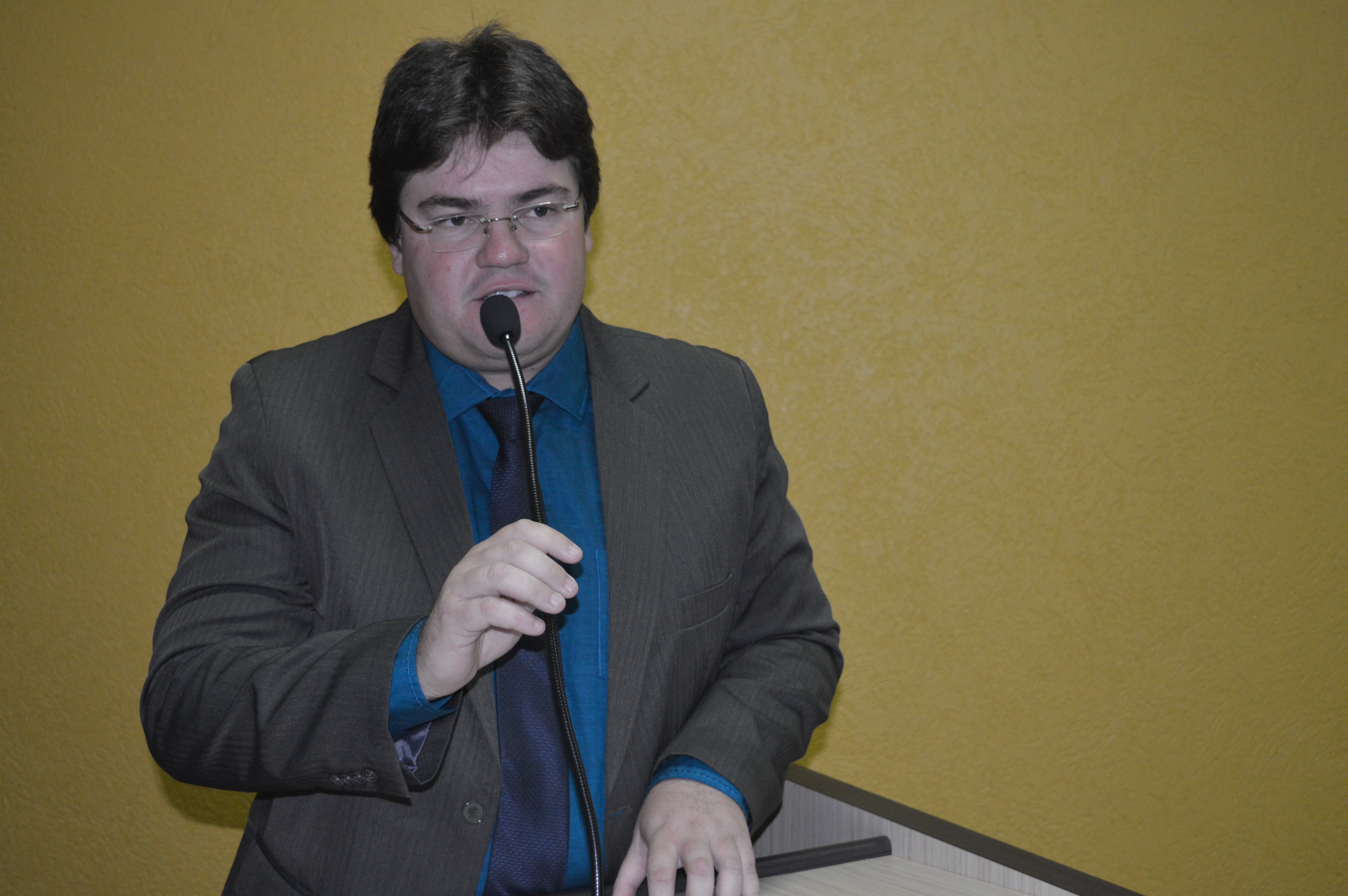 Em Amambai, vereador Maikel busca investimentos para a vila Jussara Vereador de Amambai, Maikell Ruiz / Foto: Moreira Produções