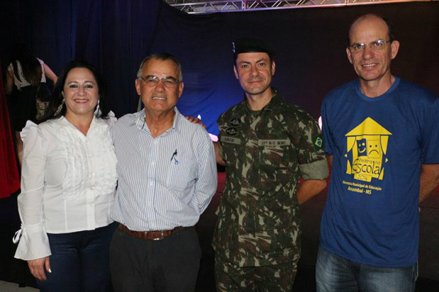 Secretária Municipal de Educação, Zenete Borges Corrêa, o Presidente da Câmara de Vereadores, Anilson Prego, o Tenente-Coronel Regis Rodrigues Nunes e o Prefeito Municipal, Sergio Barbosa / Foto: Decom