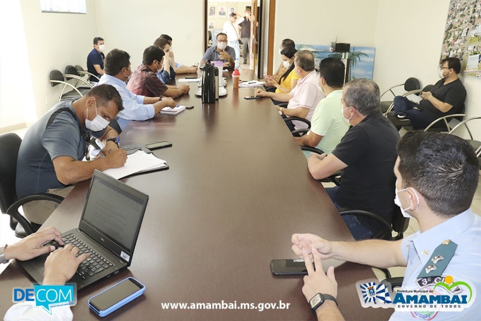 Comitê de Enfrentamento ao Covid-19 reuniu-se nesta quarta (25), em Amambai Na pauta da reunião estiveram os três casos suspeitos que estão sendo monitorados pelo Hospital Regional / Foto: Decom