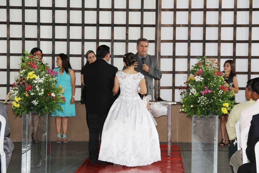 Vereadora pede que seja realizado casamento comunitário em Amambai Registro fotográfico de casamento comunitário realizado em Amambai no ano de 2013 / Foto: Divulgação