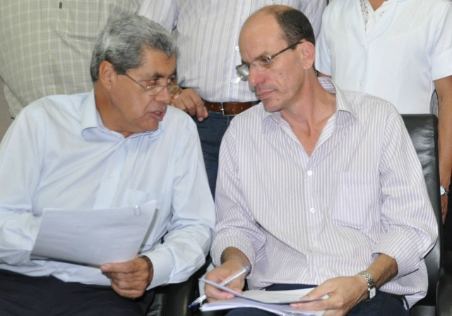 Em agosto, governador deve anunciar recapeamento da avenida Pedro Manvailer André Puccinelli (E) e Sérgio Barbosa.