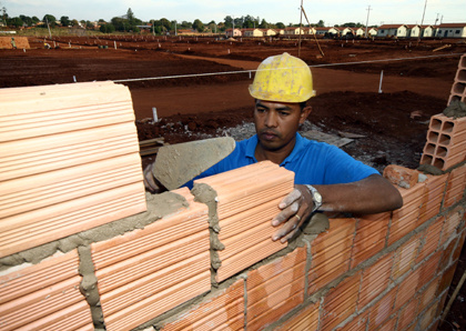 MS gerou 62,6 mil empregos em quatro anos e diversificou economia com a industrialização MS gerou 62,6 mil empregos em quatro anos e diversificou economia com a industrialização