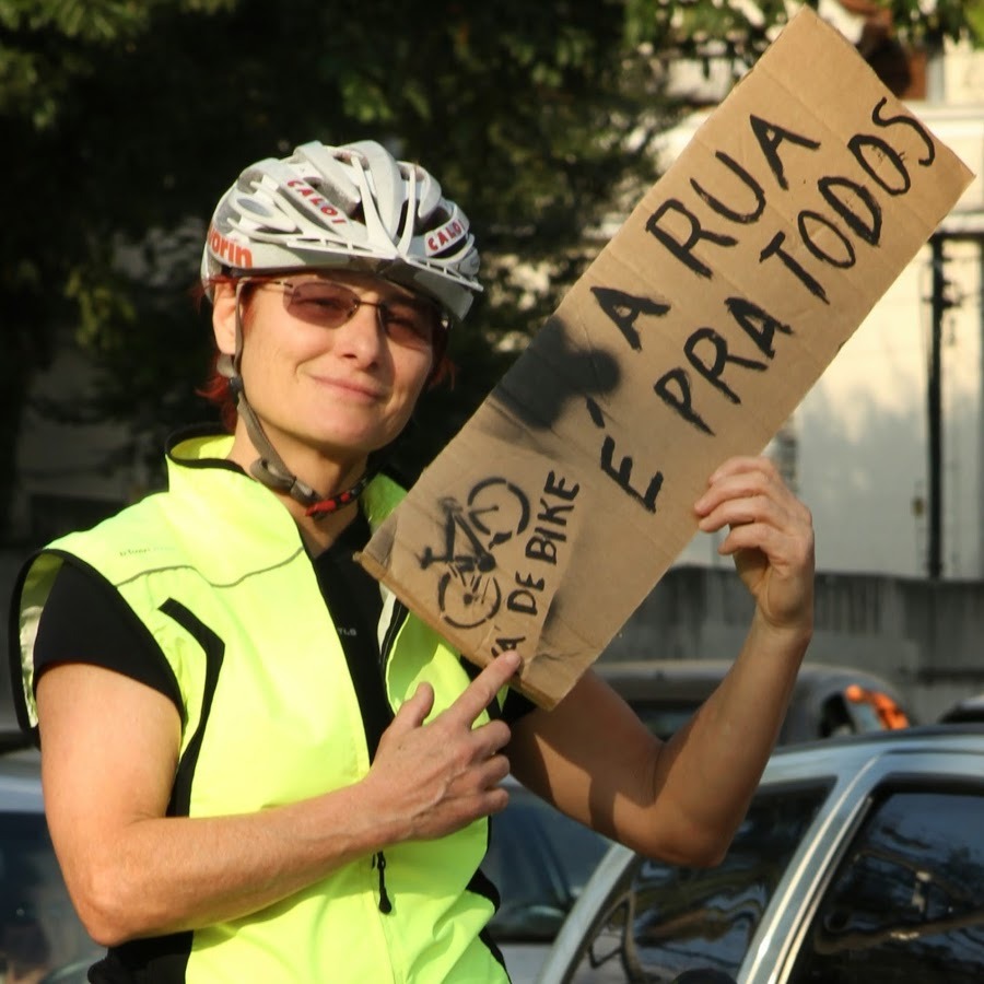 O documentário Elo Perdido – o Brasil que Pedala foi produzido e dirigido pela ativista Renata Falzoni. 