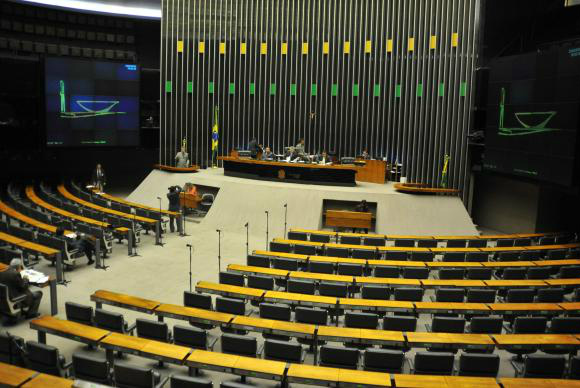 Câmara vota emendas a projeto que reduz participação da Petrobras no pré-sal Em regime de urgência, a pauta da Câmara dos Deputados prevê a votação, nesta terça-feria, do PL 4567/16, de autoria do senador licenciado José SerraJosé Cruz/Agência Brasil