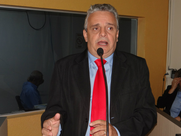 Vereador Protético quer pista de caminhada na escola Felipe de Brum, em Amambai Vereador de Amambai, Roberto Protético (PSD)Foto: Moreira Produções