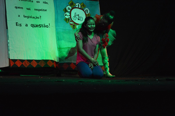 Fetran: conscientização, diversão e drama marcaram a noite da segunda (17) TextoAmambai foi a última escola a se apresentar na noite, com os alunos da escola estadual indígena, Mbo’ Eroy Guarani Kaiowá / Foto: Moreira Produções