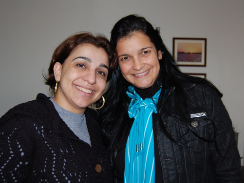 As amigas Sara Salum Antonini e Cassia Franco Zilio trabalham com a montagem de belas cestas para as mais diversas datas e situações.