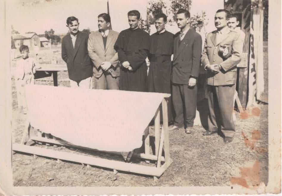 Da esquerda para direita (Sidney Batista, Fiscal do Estado, Pe Genesio Trevisan, Pe Jose Stefanello, Hilton Vargas e Sgto da Policia.