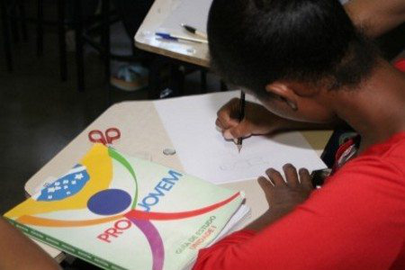 Programa Projovem Urbano está oferecendo 4 mil vagas