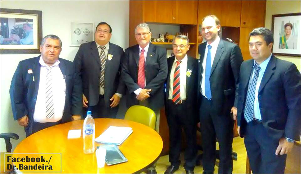 Lideranças políticas de Amambai estão em Brasília em busca de recursos E/D: Valter Brito, Dr. Bandeira, Zeca do PT, Anílson Prego, Luciney Bampi e Humberto Hassagawa / Foto: Reprodução