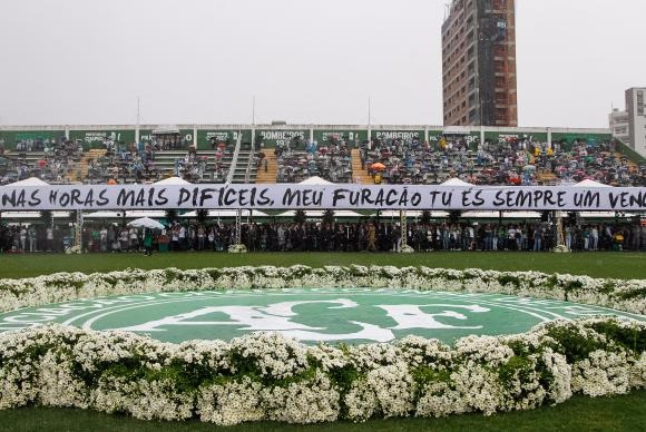 Tragédia com avião da Chape completa um ano; relembre os fatos Cerimônia em Homenagem às vítimas do acidente com avião da Chapecoense, na Arena CondáBeto Barata/PR