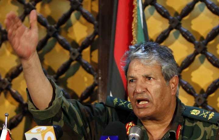 Torturado no período de Khadafi, comandante militar da Líbia exige desculpas