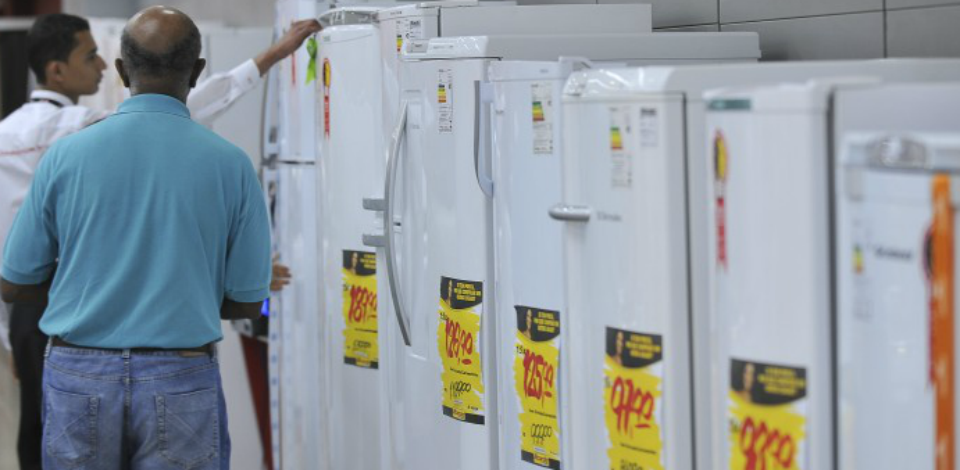 Geladeiras, refrigeradores e aparelhos de ar-condicionado emitem substâncias que agravam efeito estufa.