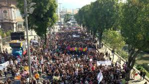 Professores protestam em frente à prefeitura do Rio