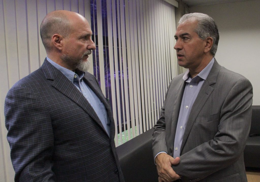 Reinaldo Azambuja destaca importância do pantaneiro na conservação do Pantanal Presidente da Ong SOS Pantanal, Roberto Klabin e o governador, Reinaldo Azambuja: chamando a atenção pela proteção do PantanalFoto: Divulgação