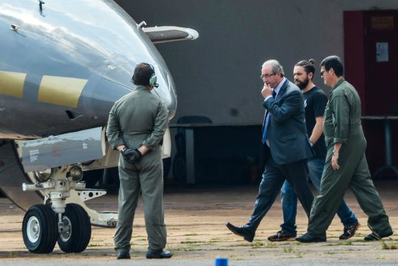 Cunha é levado para Curitiba após prisão O ex-presidente da Câmara, Eduardo Cunha, foi preso na manhã de hoje pela Polícia Federal em BrasíliaWilson Dias / Agência Brasil