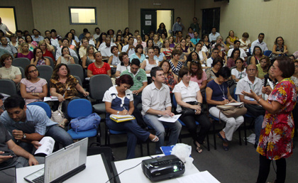 SED e diretores de escolas definem premiação de notebook a melhores alunos da Rede Estadual SED e diretores de escolas definem premiação de notebook a melhores alunos da Rede Estadual