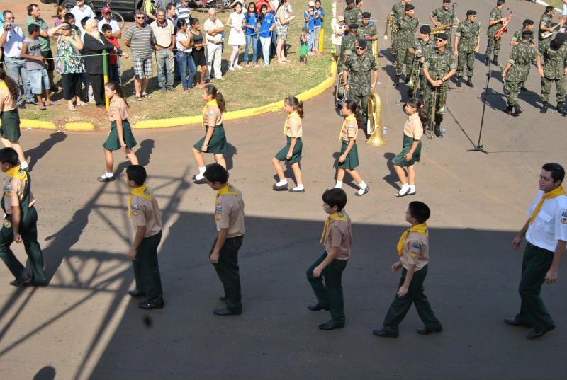 A influência da religião na vida dos jovens Desfile dos Desbravadores