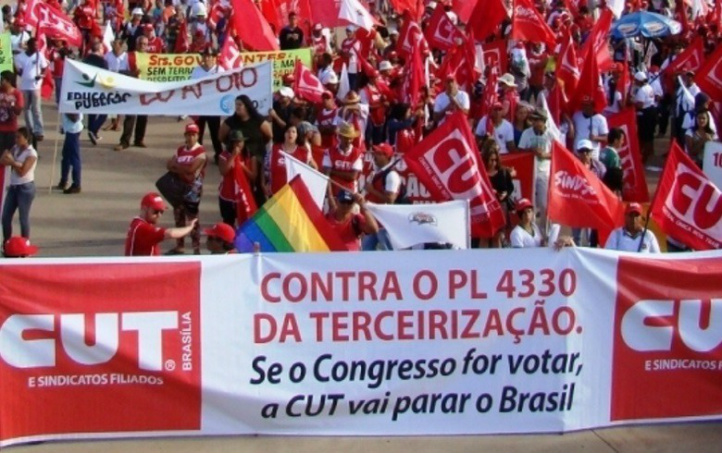 Projeto de terceirização mobiliza empresários e centrais sindicais na Câmara Para a CUT, o projeto retira direitos da classe trabalhadora e dá aos setores patronais segurança jurídica para manter e ampliar a precarização das relações e condições de trabalho / Foto: Divulgação