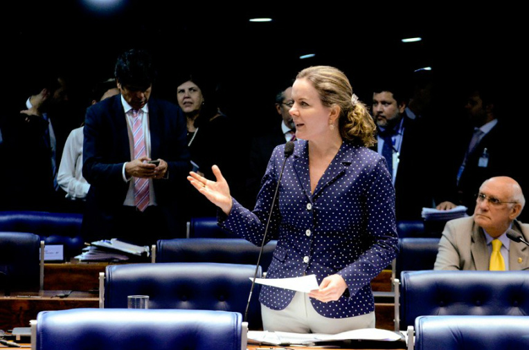 Senado aprova MP que eleva imposto sobre lucro dos bancos Senado aprova MP que eleva imposto sobre lucro dos bancos