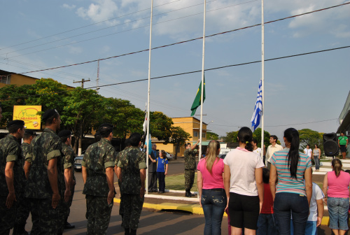 Em respeito aos três dias de luto pela morte de Walmir Peixoto, as bandeiras hasteadas nesta Semana da Pátria ficarão à meio mastro.