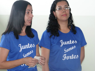 Cassiana (E) e Geanine, diretora e adjunta da escola Dr. Fernando Corrêa da Costa.