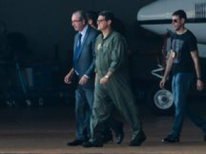 Cunha chama decisão de prendê-lo de "absurda" Ex-deputado foi levado para prisão em Curitiba / Foto: Divulgação