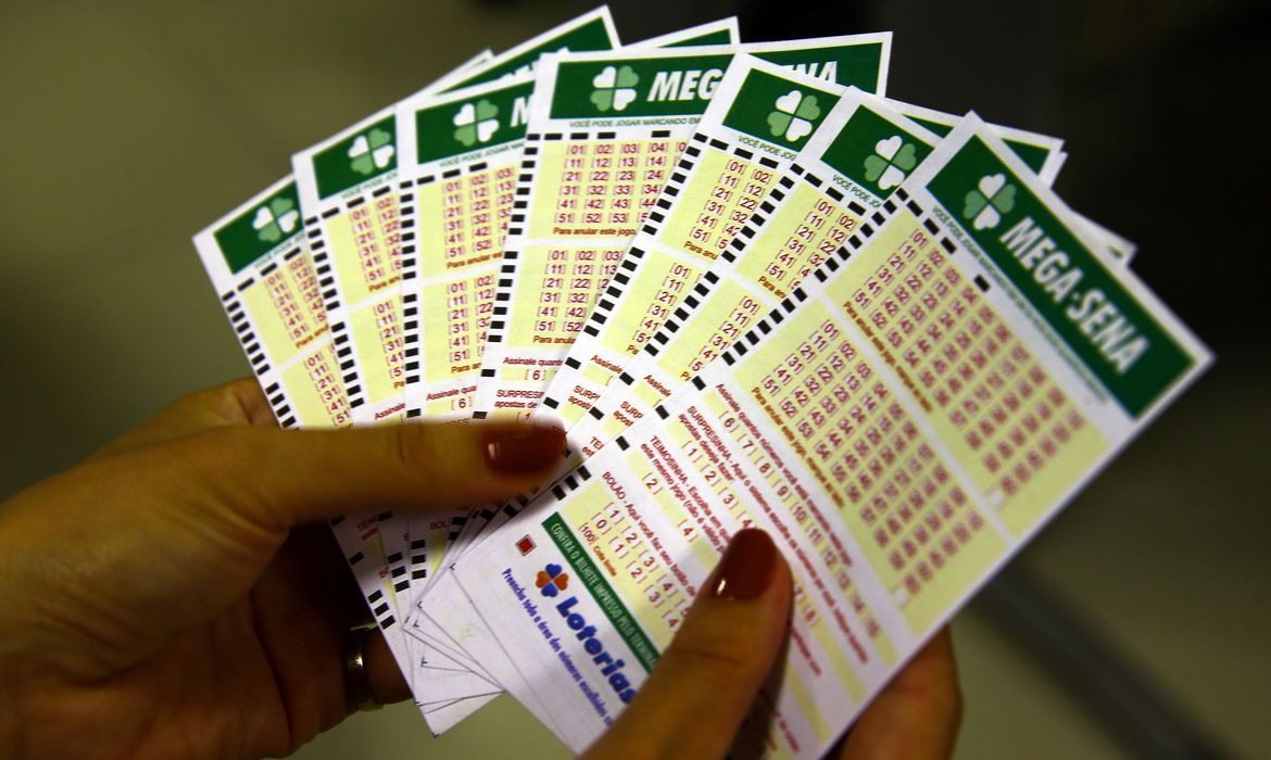 Sem dono, R$ 162,6 milhões da Mega da Virada devem ir para a educação Sem dono, R$ 162,6 milhões da Mega da Virada devem ir para a educação