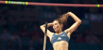 Fabiana Murer conquistou o ouro no torneio em Nova York com a marca de 4,74 m. 