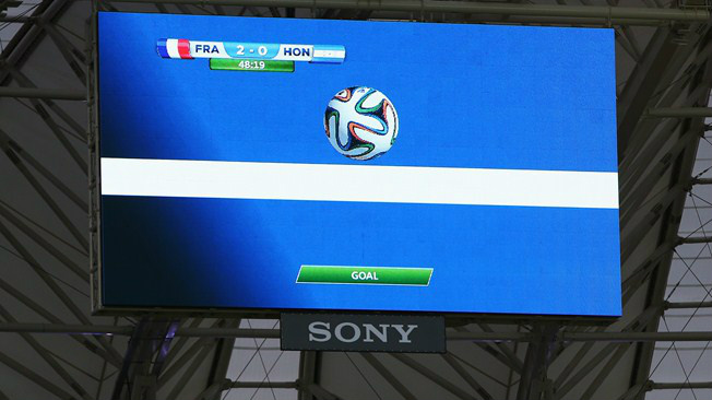 França marca o primeiro gol de Copa do Mundo confirmado com auxílio da TLG França marca o primeiro gol de Copa do Mundo confirmado com auxílio da TLG