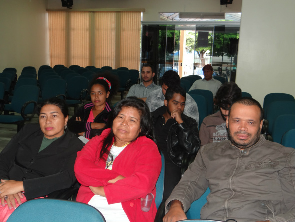 Câmara de Amambai aprova projeto que institui sistema de cotas em concurso Representantes indígenas e afrodescendentes estiveram acompanhando a votação / Foto: Moreira Produções