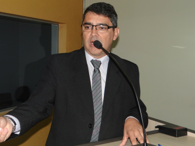 Vereador Fischer pede redutor de velocidades na Nicolau Otaño Vereador de Amambai, Luiz Fernando Fischer (PR)Foto: Moreira Produções