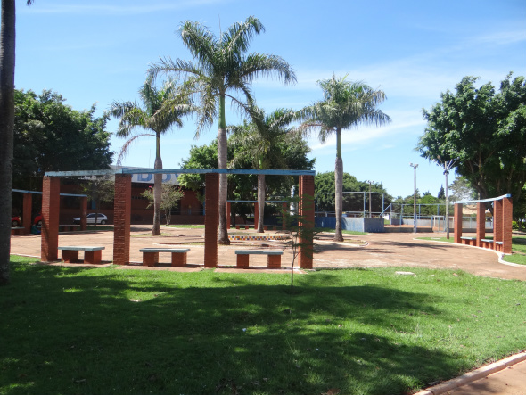 Brito cobra revitalização na praça da rodoviária de Amambai Praça do terminal rodoviário