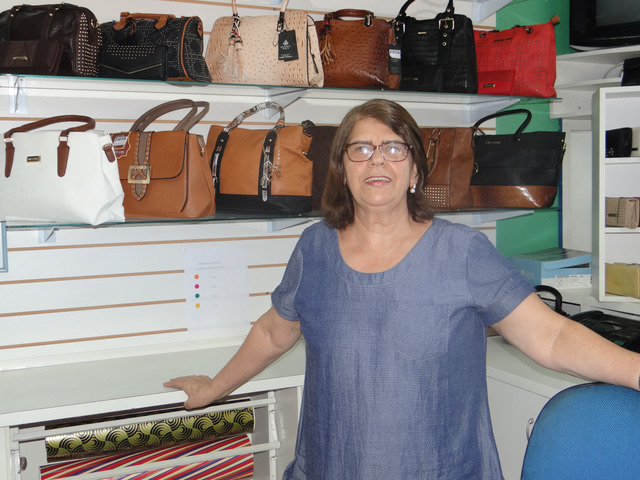 Comércio amamabaiense está otimista com o Dia das Mães Proprietária da São Marcos Calçados, Ivone Calixto / Foto: Moreira Produções