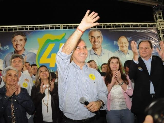 Governador Reinaldo Azambuja, ao centro, e a direita o Candidato ao Senado, Ednei Marcelo Miglioli (PSDB). (Foto: Paulo Francis)