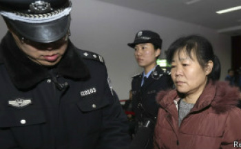 Obstetra Zhang Shuxia é acusada de vender sete bebês a traficantes