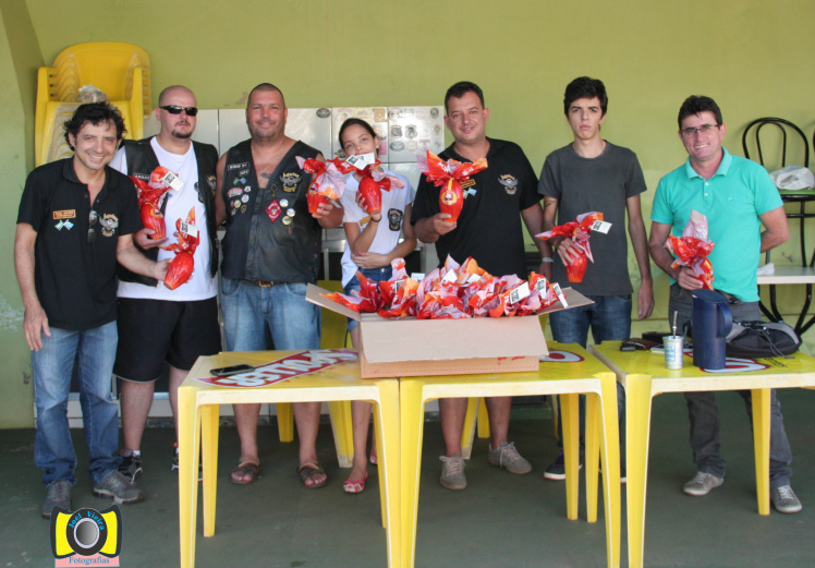 Moto Clube Águias Sem Fronteira comemora Páscoa com Lar do Menor de Amambai Ovos foram distribuídos para crianças e colaboradores do Lar / Foto: Joel Vieira