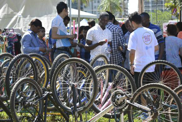 Brasília - A ONG Rodas da Paz faz doação de bicicletas para refugiado de vários países (Antonio Cruz/Agência Brasil)Antonio Cruz/ Agência Brasil