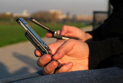 Mundo terá quase um celular por pessoa em 2013