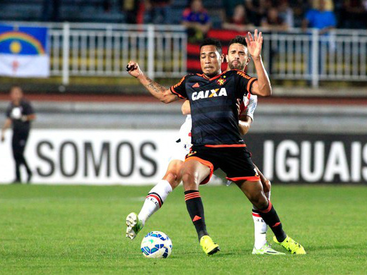 Com gol no fim, Sport aproveita mais posse de bola e empata com o Joinville Joinville e Sport empataram na Arena (Foto: Carlos JR/Futura Press /Estadão Conteúdo)