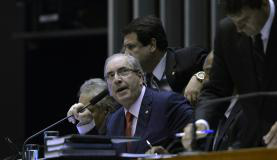 Urgência para votação da terceirização é aprovada pela Câmara O presidente da Câmara dos Deputados, Eduardo Cunha, durante sessão para votar urgência do projeto da terceirização / Wilson Dias/Agência Brasil