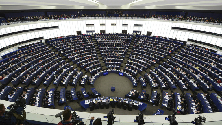 Parlamento Europeu aprova distribuição de mais 120 mil refugiados Parlamento Europeu aprova distribuição de mais 120 mil refugiados