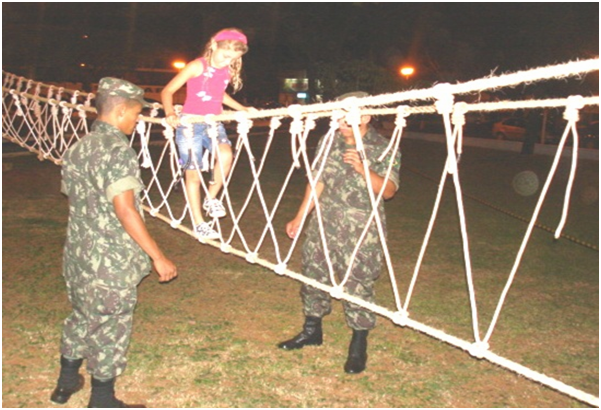 Pista de cordas montada pelo 17º RC Mec.