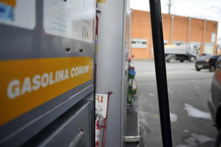 Portaria altera para maio a adição de etanol à gasolina