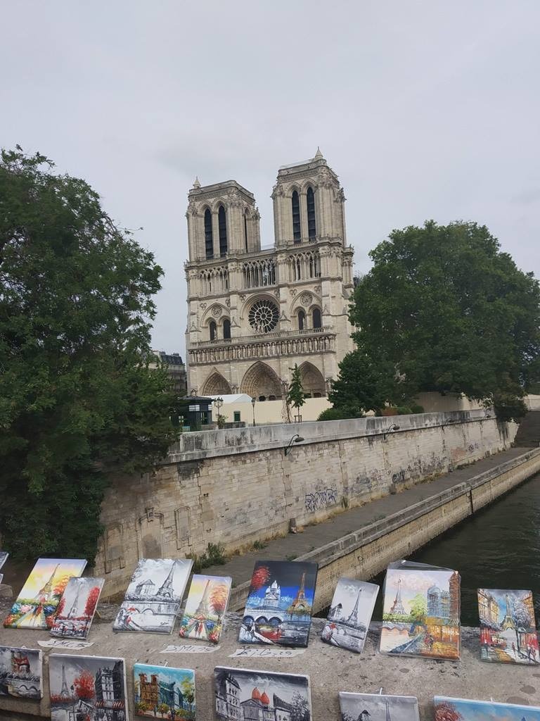 Paris em 10 dias, por Viviane Viaut - parte 1 A Catedral de Notre-Dame de Paris (em francês: Cathédrale Notre-Dame de Paris; em português: