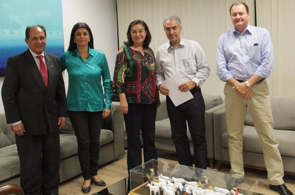 Governador se reúne com Délia Razuk e garante R$ 5 milhões para investimentos Deputado Zé Teixeira, vice-governadora Rose Modesto, prefeita Délia Razuk ao lado do governador Reinaldo Azambuja e o secretário da Seinfra, Marcelo Miglioli. (da esq. para dir.)