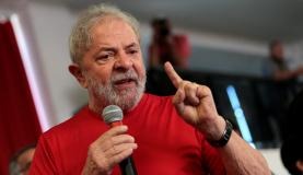 MTST e Frente Povo sem Medo ocupam triplex atribuído a Lula Lula cumpre a pena de 12 anos e um mês na Superintendência da Polícia Federal em CuritibaReuters/Leonardo Benassatto/Direitos Reservados