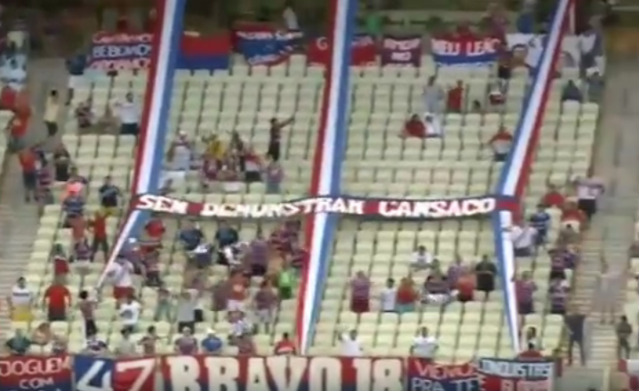 Torcida do Fortaleza comemora gol contra o próprio time