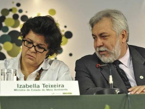 Desgate em relacionamento com a ministra do Meio Ambiente, Izabella Teixeira [E], teria sido o motivo do pedido de demissão de Rômulo Mello [D].