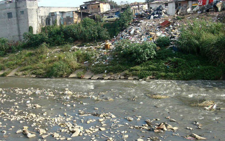 Tietê e afluentes da região metropolitana da capital: de obras a projetos de habitação, despoluição não chega a resultados
